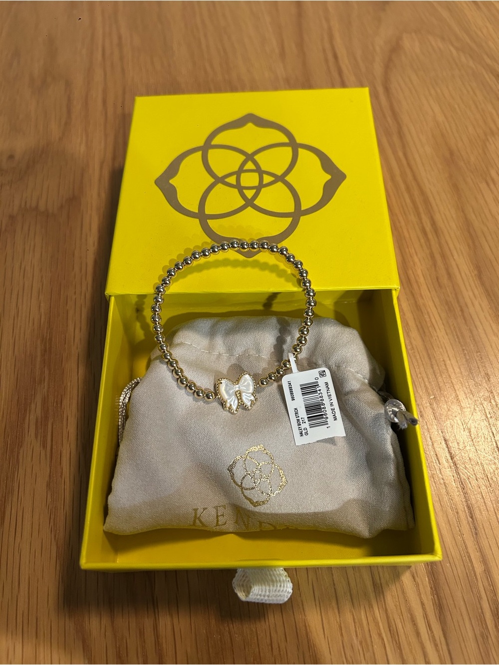 Kendra Scott Haley Bow Gold Stretch
Bracelet - Ivory Mother-of-Pearl NIB